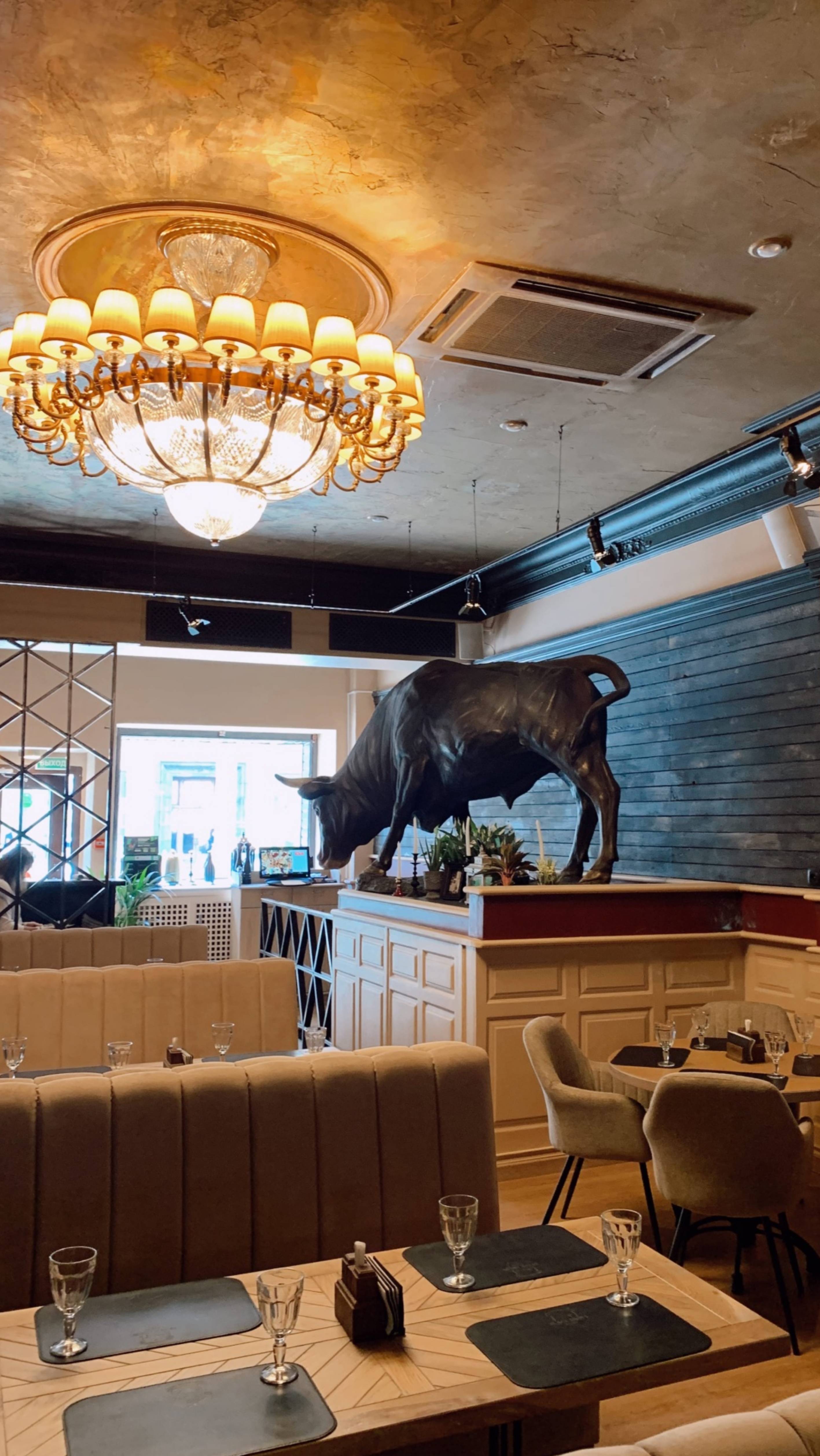 Биф риф ресторан. Мясной ресторан сеть. Блэк ангус тверская. Хитч ресторан на московском. The бык ресторан душинская.