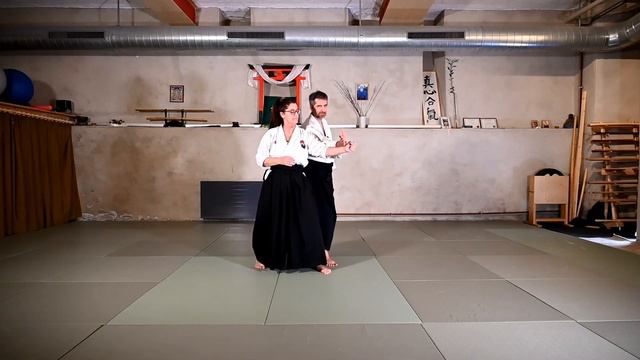 Mune-tsuki kaiten'nage - 胸突き回転投げ - Aikido Virtual Dojo смотреть онлайн