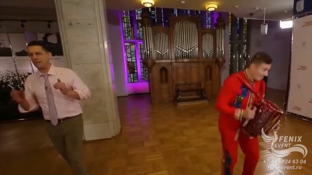 Профессиональный гармонист-виртуоз на праздник, свадьбу и юбилей в Москве - гармонист на корпоратив