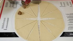 РОГАЛИКИ_СО_СГУЩЁНКОЙ_и_ОРЕХАМИ_на_холодном_дрожжевом_тесте.(720p).mp4