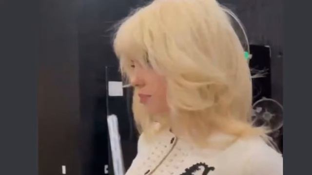 Билли Айлиш кардинально изменила прическу смотреть онлайн