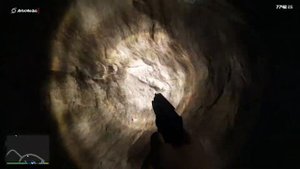 GTA V : труп в заброшенной шахте.