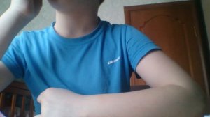 В лесу родилась ёлочка под нею таракан он ждал пока Снегурочка подсунет minigun