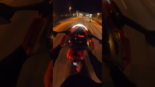 Tunnel wheelie on GSXR 750 - Miami nights смотреть онлайн