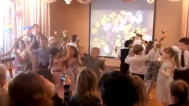 Вход на утренник с цветами смотреть онлайн
