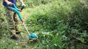 Bosch ART 26 LI: демонстрация работы аккумуляторного триммера