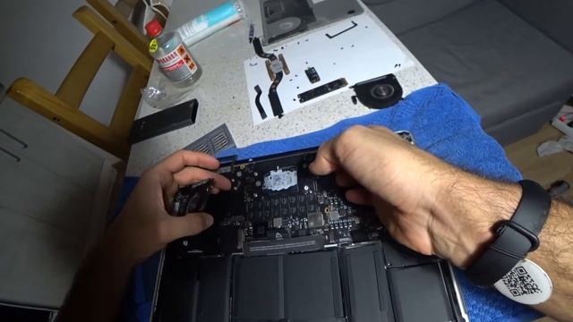 ? Ремонт динамика который хрипит на MackBook Pro 2014-2015 года своими руками без замены на новый