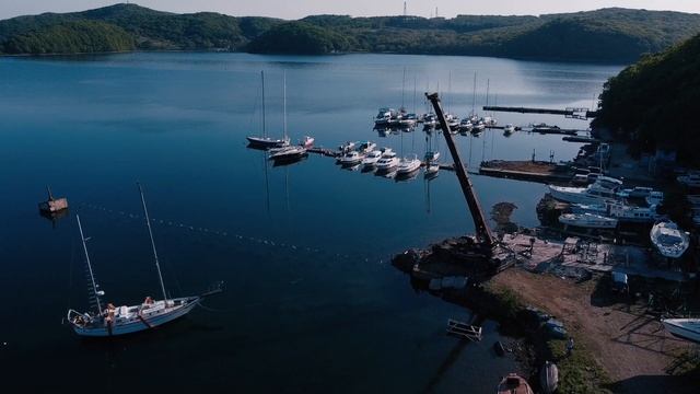 Спуск яхты "Русский Остров" в бухту Новик смотреть онлайн