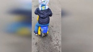 Беговел нужная игрушка для обучения езде на велосипеде / Как Семён гуляет.