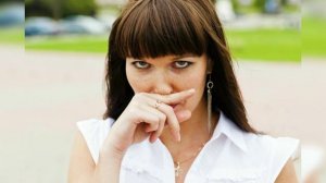 Почему чешется нос: возможные причины и приметы