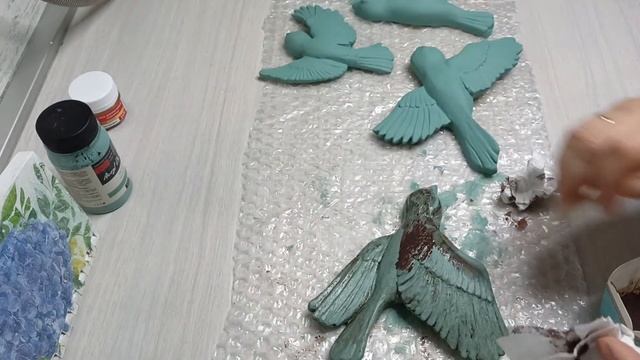 Оформляю стену в гостиной, новые постеры. Крашу птичек смотреть онлайн