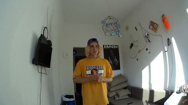 ВЕСЬ ГОРОД РИСУЕТ НА МОЁМ ГИПСЕ смотреть онлайн