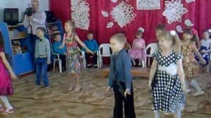 Парный веселый танец на  8 марта