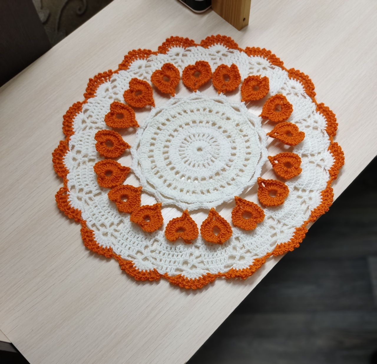 Салфетка крючком!С элементами сердец!. смотреть онлайн