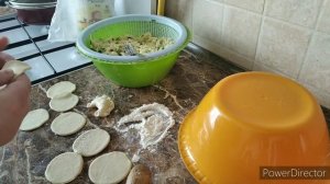ВАРЕНИКИ С СЫРОЙ КАРТОШКОЙ И ЗЕЛЁНЫМ ЛУКОМ.