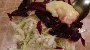 Салат из капусты со свеклой