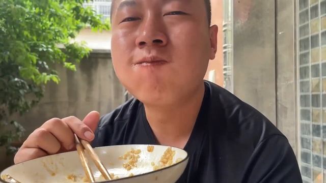 【老夏美食合集】老夏买5斤五花肉做把子肉，搭配尖椒鸡蛋一起炖，大口吃的满嘴流油！【开心的老夏】