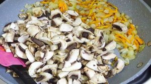 Капуста тушёная со свининой и грибами