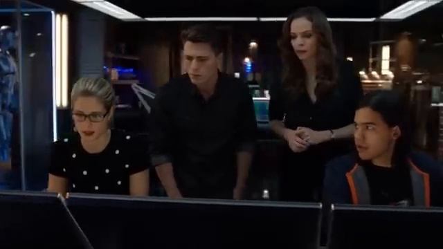 Arrow 3x08 Arrow vs Captain Boomerang + The Flash defusing the Bombs смотреть онлайн