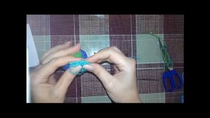 Вязание крючком для новичков - трехцветный мячик брелок