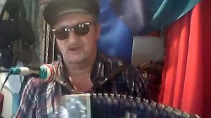 ИСПОЛНЯЕТ АВТОР. "ДОМИК СТОИТ НАД РЕКОЮ"
