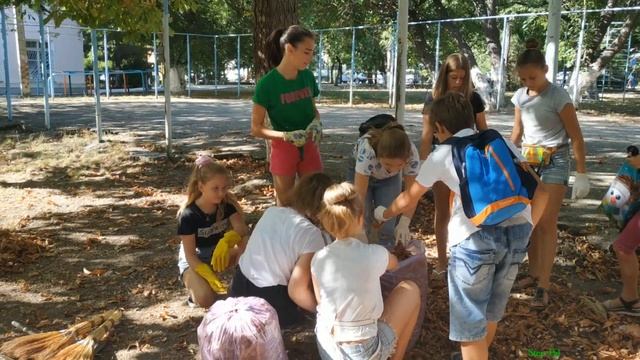 Уборка территории школы. смотреть онлайн