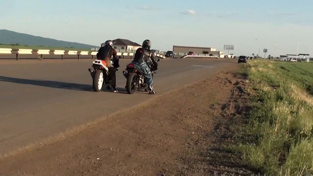 VFR 400 R vs VFR 400 R смотреть онлайн