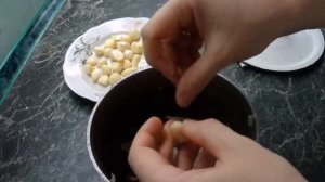 КАК БЫСТРО ПОЧИСТИТЬ ЧЕСНОК))), особенно если он мелкий))