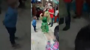 Моя доченька танцует азербайджанский национальный танец на своём пятилетии.