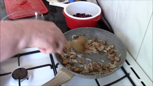Грузинский салат из фасоли с грибами - ароматный, пикантный сытный и очень вкусный!