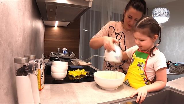 Ариша готовит блинчики! смотреть онлайн