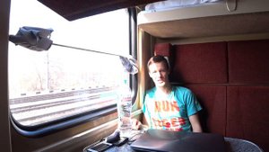 Чем заняться в поезде. Пристала проводница. Эстафета в Архангельске.