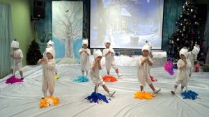 Танец "Снеговики с мётлами"