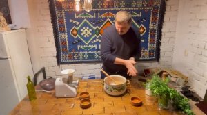 Абхазская острая аджика с орехами. Огненная аджика из свежего перца