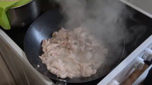 Лапша удон в сковороде вок wok с курицей и овощами Большая порция