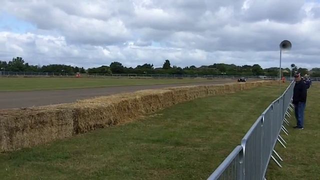 around the track смотреть онлайн