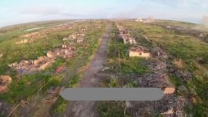 Очень атмосферные свежие кадры боёв за Марьинку.