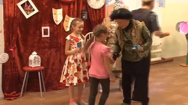 Ярко и весело прошло закрытие третьей смены загородного лагеря "Светлячок". смотреть онлайн