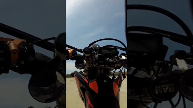 DRZ 400SM Wheelie смотреть онлайн