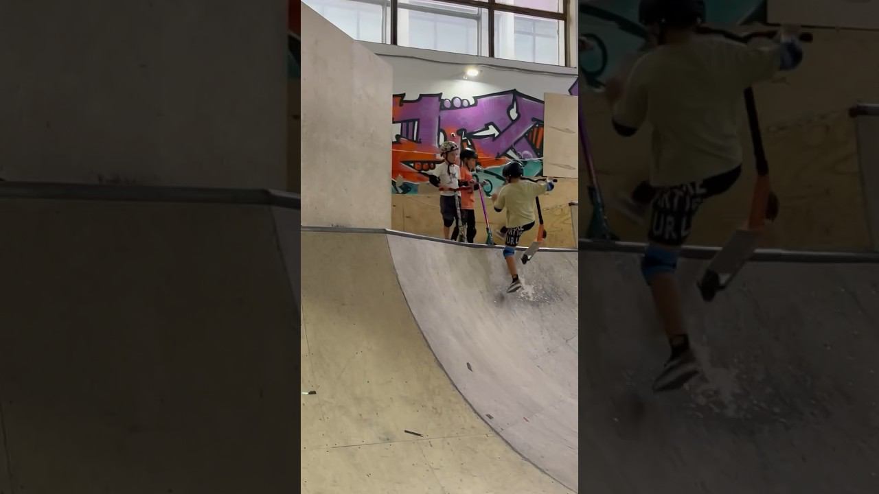 Москва Смольная 24 А #крытыйскейтпарк #трюковойсамокат♂️ #трюкинасамокате #bunnyhop смотреть онлайн