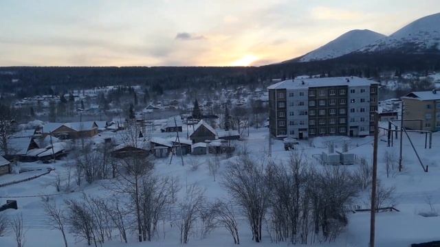 Виды на горы посёлка Лебединый в Якутии. смотреть онлайн