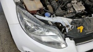 Ford Focus EcoBoost 1.0 Замена ламп ближнего света. Две лампы сгорели разом.