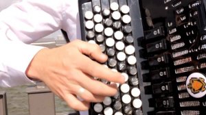 Баянист виртуоз из Казани играет зарубежную музыку?