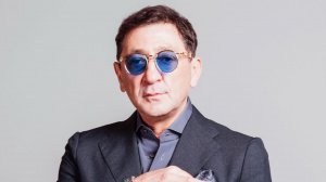 Знаменитый исполнитель песни «Рюмка водки на столе» навестил российских солдат