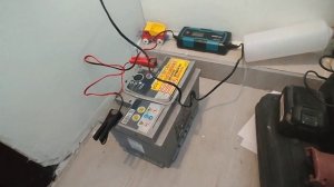 Заряжаем полностью разряженный аккумулятор умным автомобильным зарядником Hyundai HY400