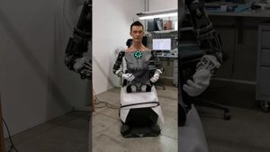 В «Сколково» представили новую версию человекоподобного робота ?#робот #человек #сколково #москва