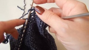 Как прибавлять петли незаметно. Вяжу рукав свитера, делаю прибавки