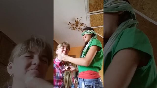 Алиса.Макияж закрытыми глазами. смотреть онлайн