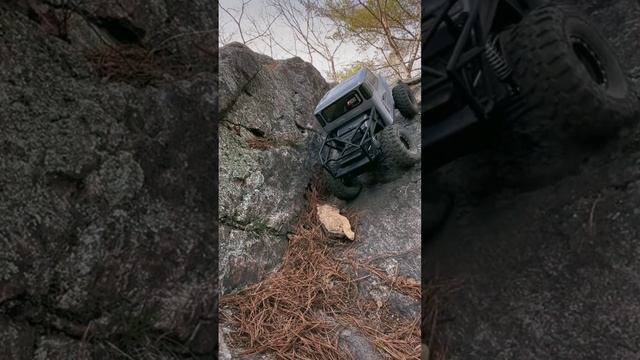 #rccrawler #offroad #scalerccrawler #proline #vanquish #injora #crawl #toyota #rocks #truggy #grip