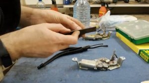 DAEWOO MATIZ Замена заднего  поводка  стеклоочистителя